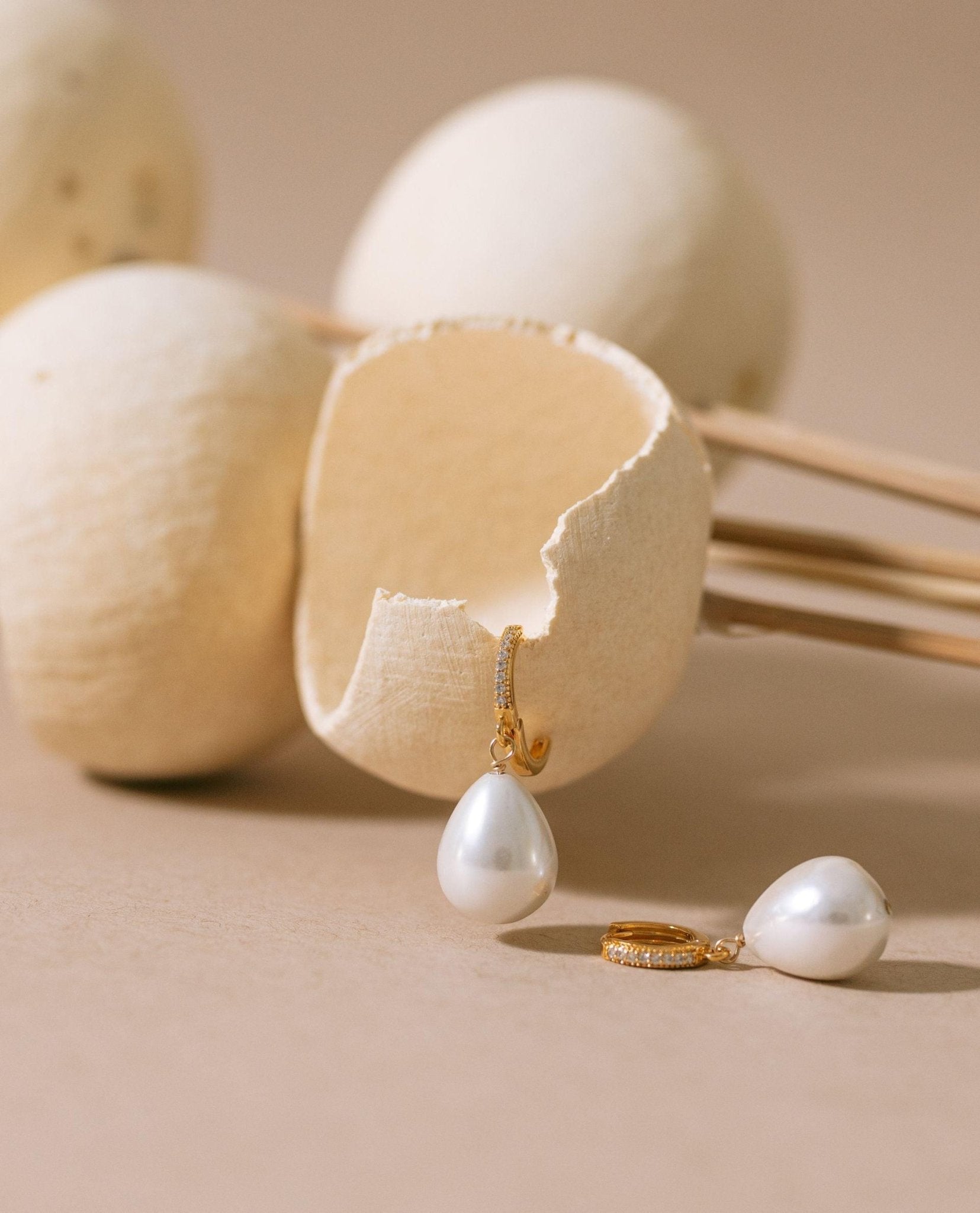 Créoles Emma nacres roses ou blanches - fashion club